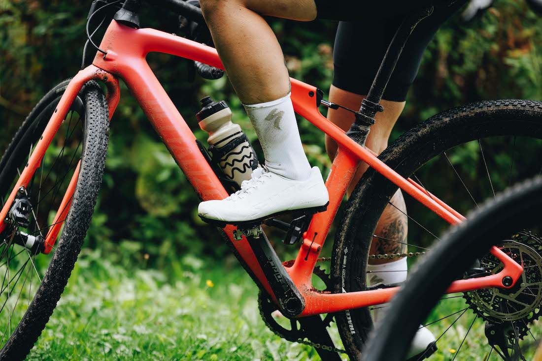  North American Editor Anne-Marije Rook test riding the all-new Specialized Diverge STR