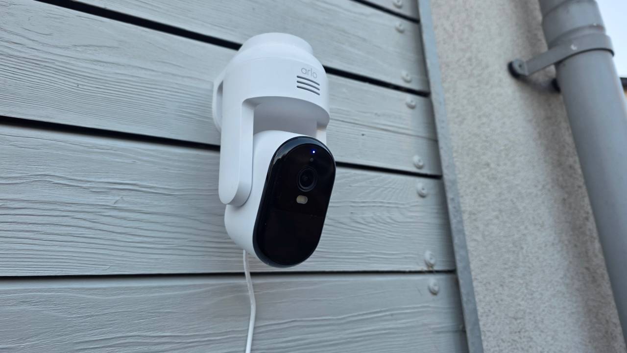 Arlo Essential 3 2K Pan-Tilt Security Camera