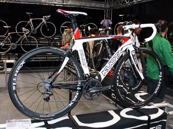 Kuota's KULT is the workhorse racer of the line with a tapered head tube, BB30 bottom bracket, and semi-integrated seatmast.
