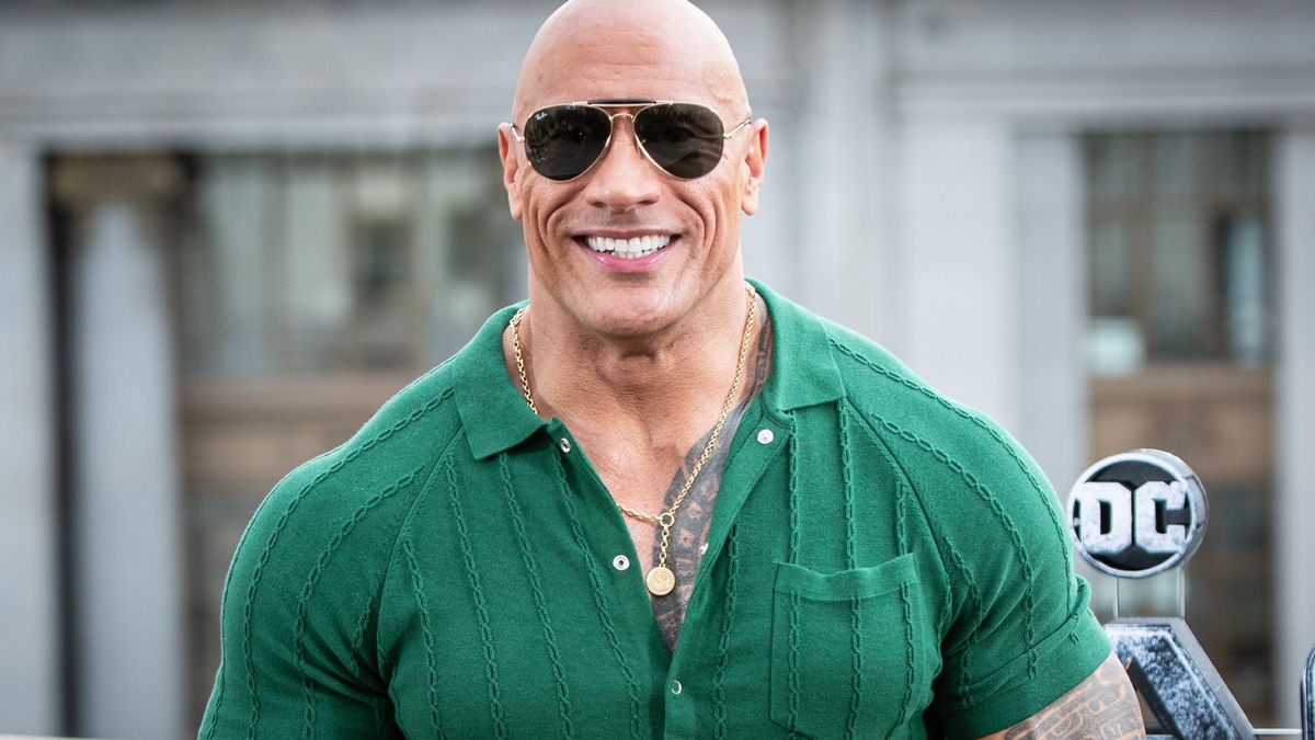 You only need a pair of adjustable dumbbells to do Dwayne Johnson’s ...