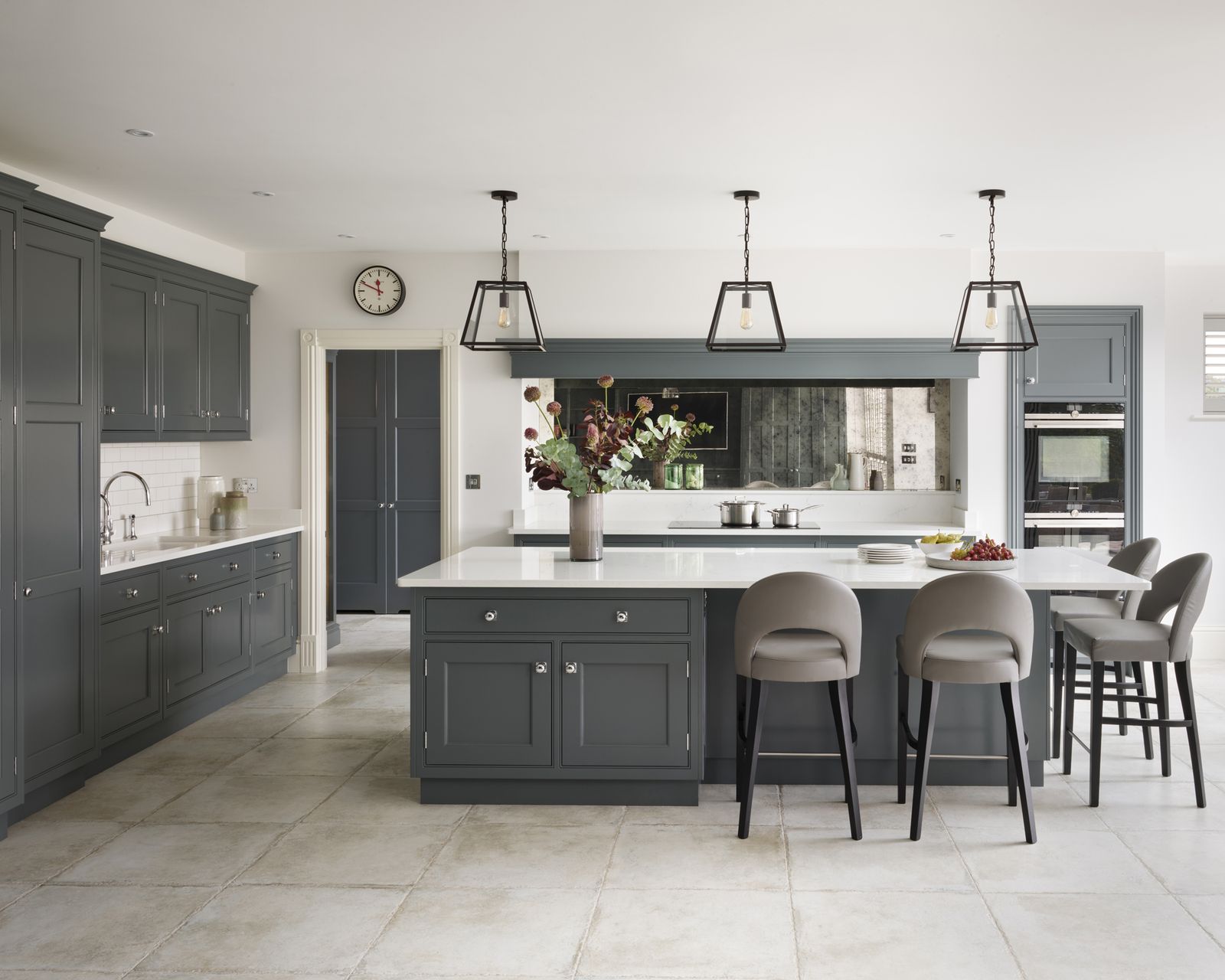Grey and white kitchen ideas: 10 tips for a tonal scheme | Homes and ...