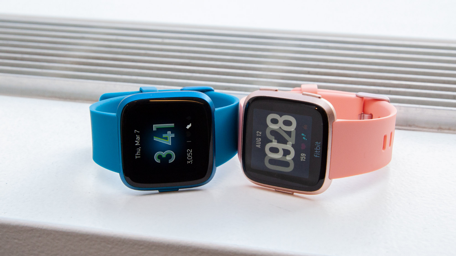 Fitbit Versa Lite vs. Fitbit Charge 3: Which Fitbit Wins? | Tom's Guide