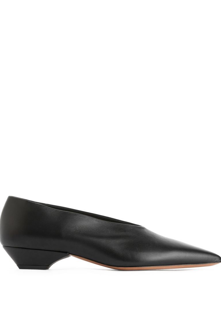 WHDTLSeNhYiibyjLZh2PSR-320-80 ローファーさん、ごめんなさい。ファッションの人たちは今、このシックなフラット シューズでジーンズやレギンスを格上げしています。