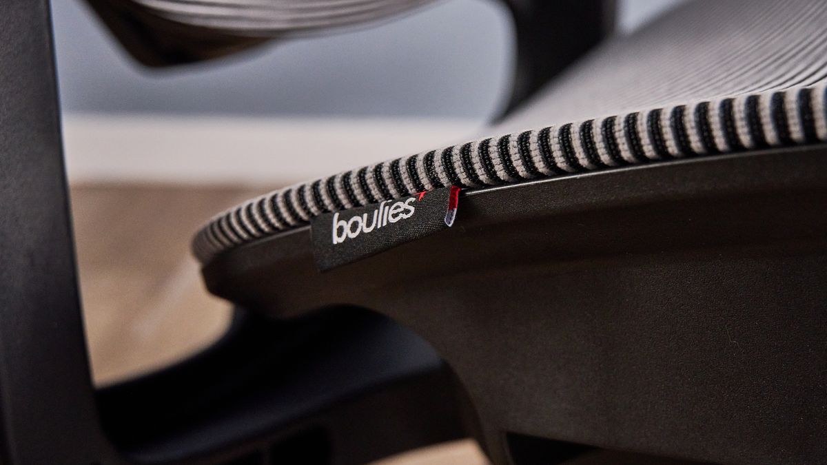 The Boulies EP500 on a home office setup