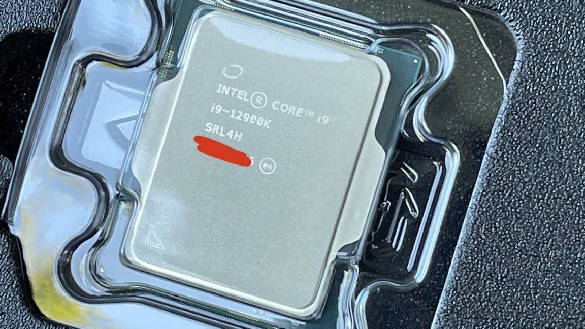 Intel Core i9-12900K leaked picture of CPU close-up