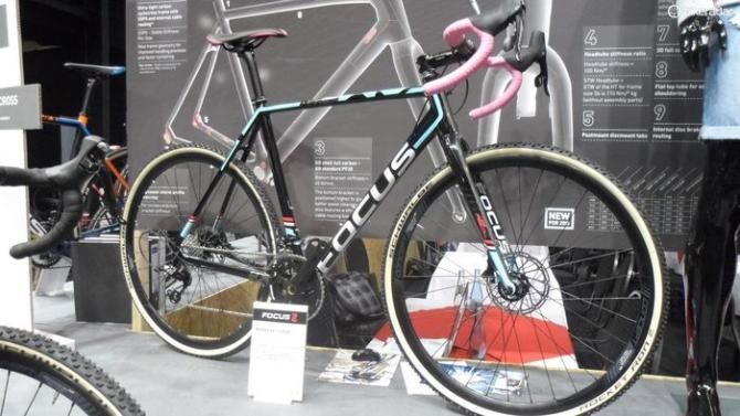 The Mares AX range is topped by this 1.0 coming with SRAM HRD 700 hydraulic brakes and an Apex group for &pound;1,499