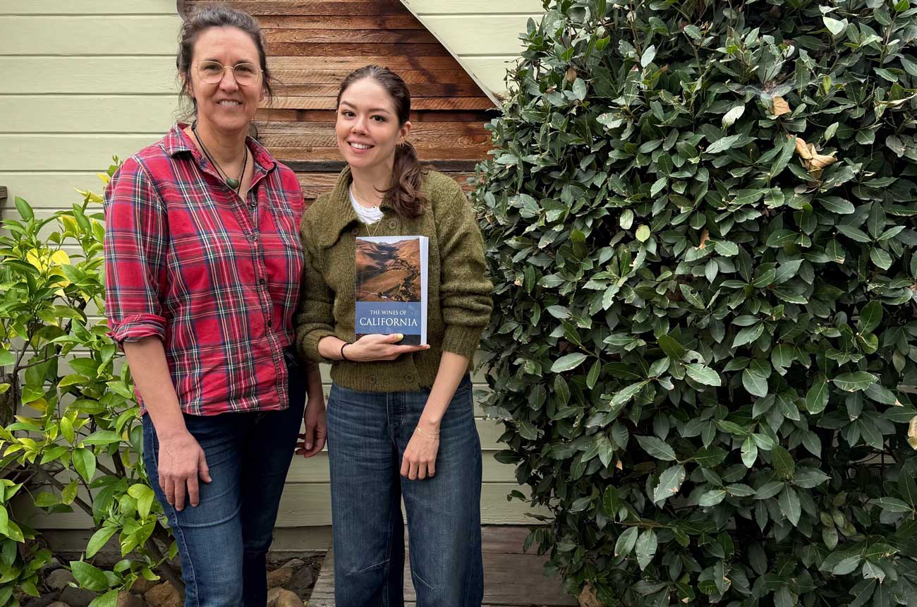 Image of Elaine Chukan Brown and Ana Carolina Quintela.