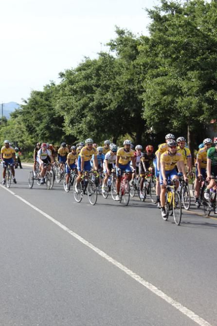 The pros and amateurs went out for a two hour loop near the team's hotel.