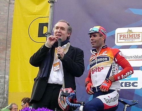 Peter van Petegem (Davitamon-Lotto) with presenter Michel Wuyts at the start