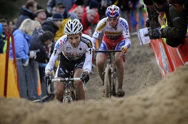 Albert hits the front in the dune.