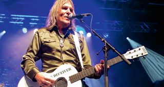 The late frontman of the Alarm Mike Peters, performing live with his Deceiver signature acoustic.
