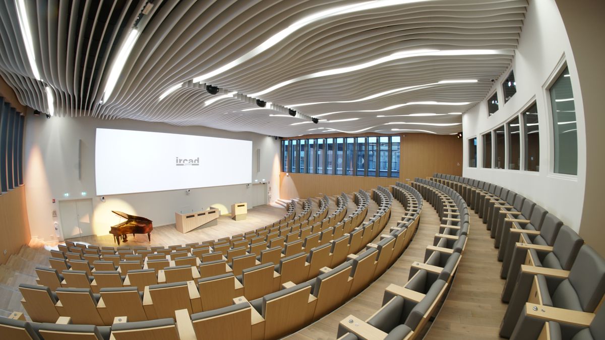 The auditorium at IRCAD powered by the Christie Terra System.