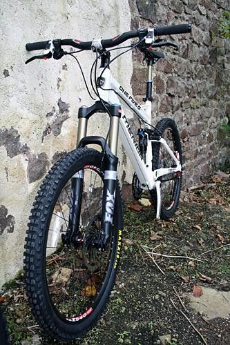 The Merida One-Five-O 3800-D features a hydroformed aluminium frame.