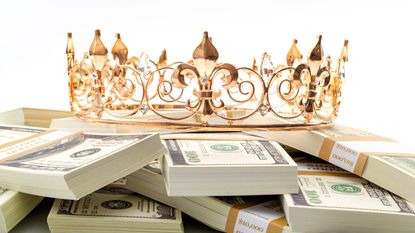 dividend aristocrats crown on pile of cash