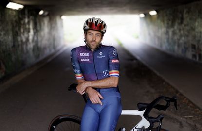 Alex Dowsett in Chelmsford in blue kit