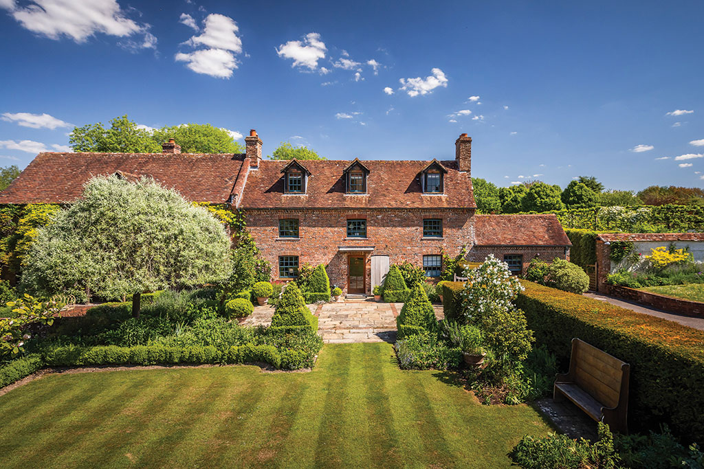 House for sale: Stanbridge Mill, Gussage All Saints, Wimborne, Dorset.