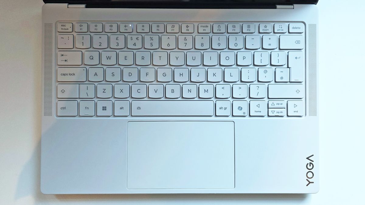 Lenovo Yoga Slim 7i Ultra Aura Edition