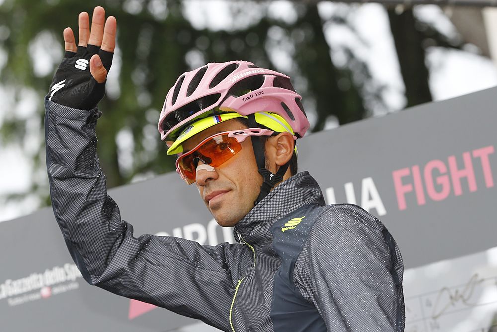 Alberto Contador (Tinkoff-Saxo) waves to the crowd at the start of stage 8