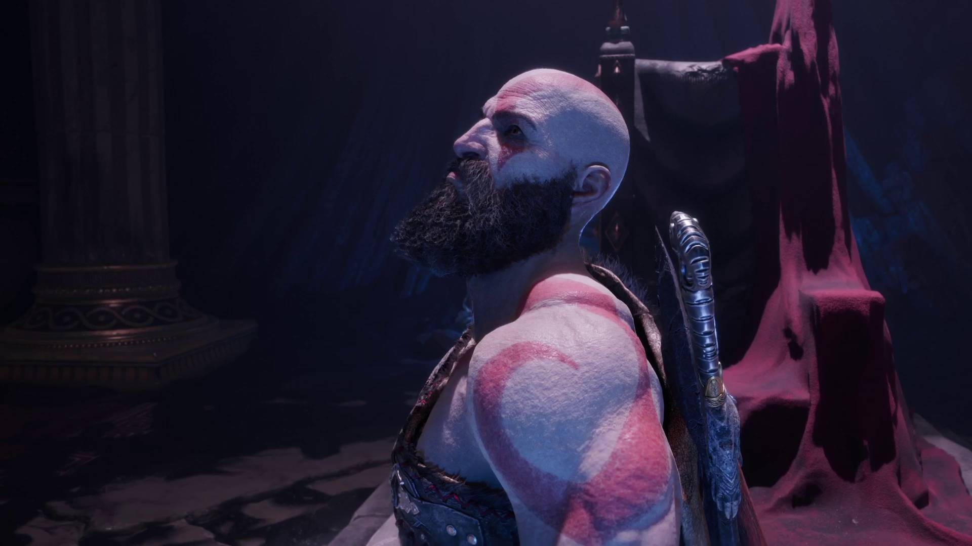 God of War Ragnarok Valhalla mode Kratos regardant dans la salle du trône