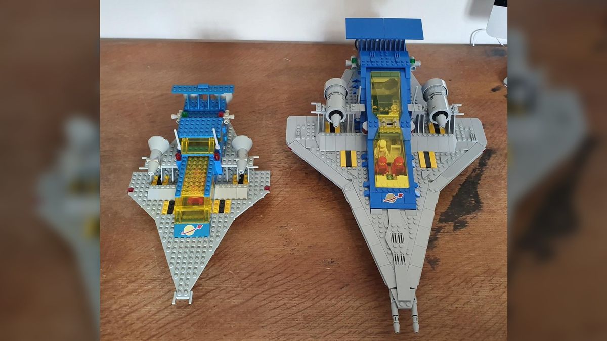 Lego Icons Galaxy Explorer 10497 comparison_ front