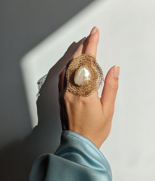 Pearl ring with gold netting