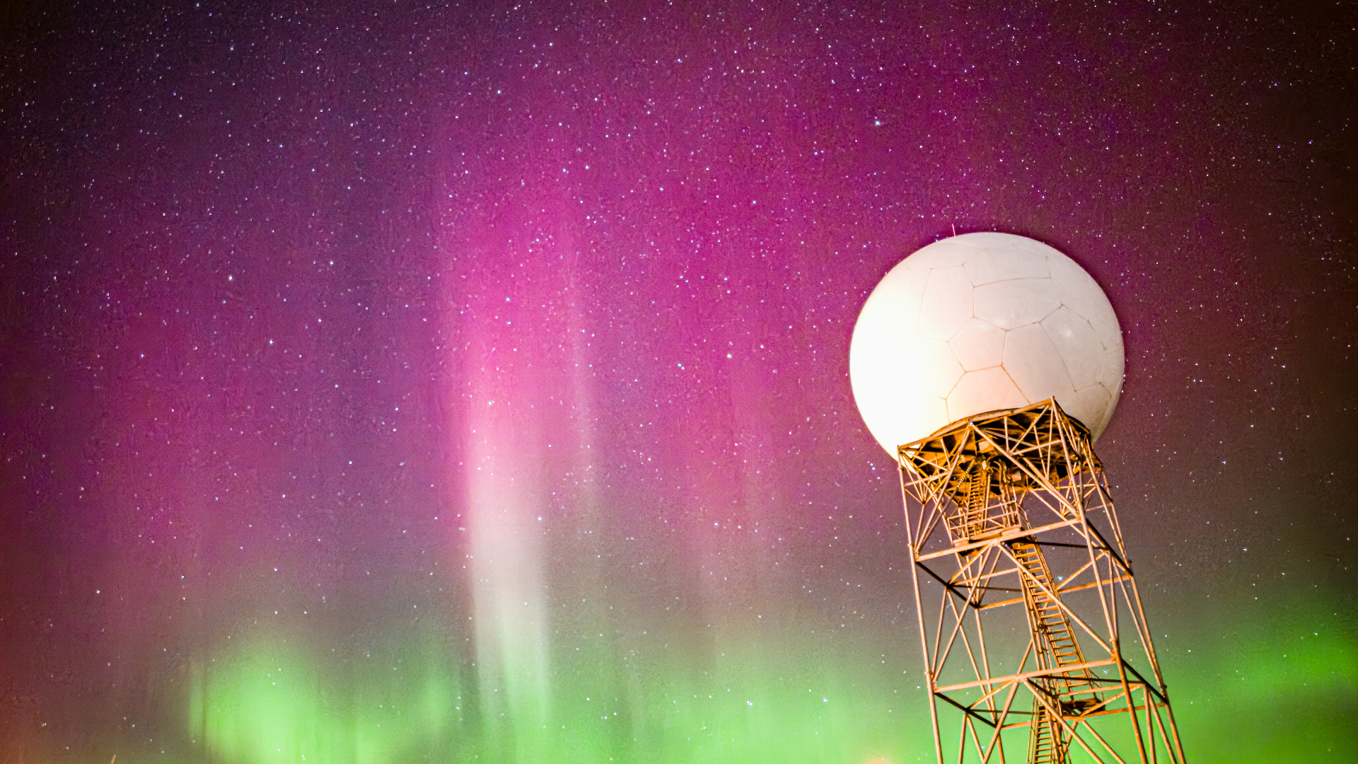 Powerful solar storm supercharges auroras and STEVE around the world (photos) Space