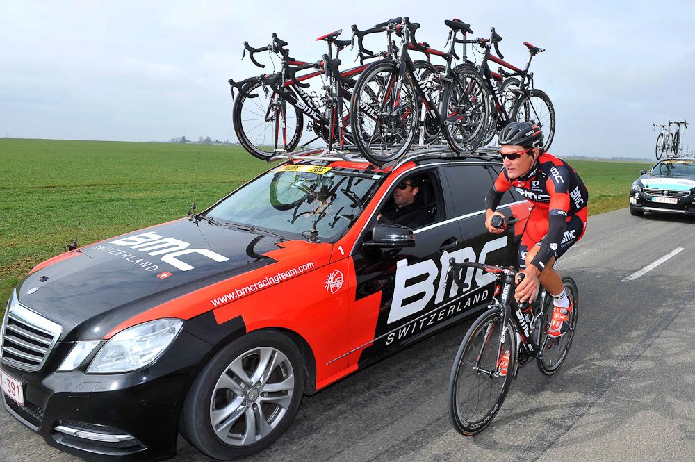 Silvan Dillier at the BMC team car,
