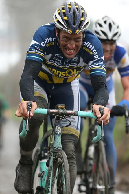 Juan Antonio Flecha (Vacansoleil) attacks the Oude Kwaremont
