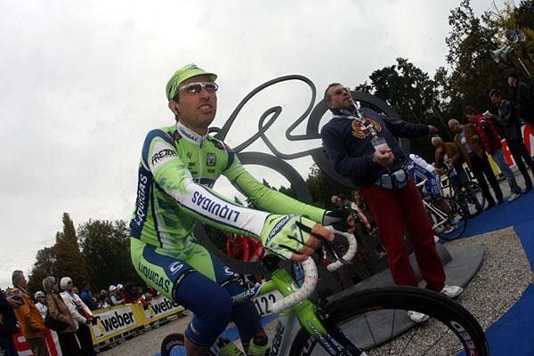 Leonardo Bertagnolli (Liquigas) was chilly in the morning