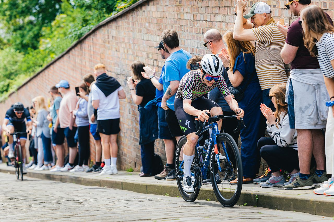 Joe Pidcock rides alone at the Lincoln GP