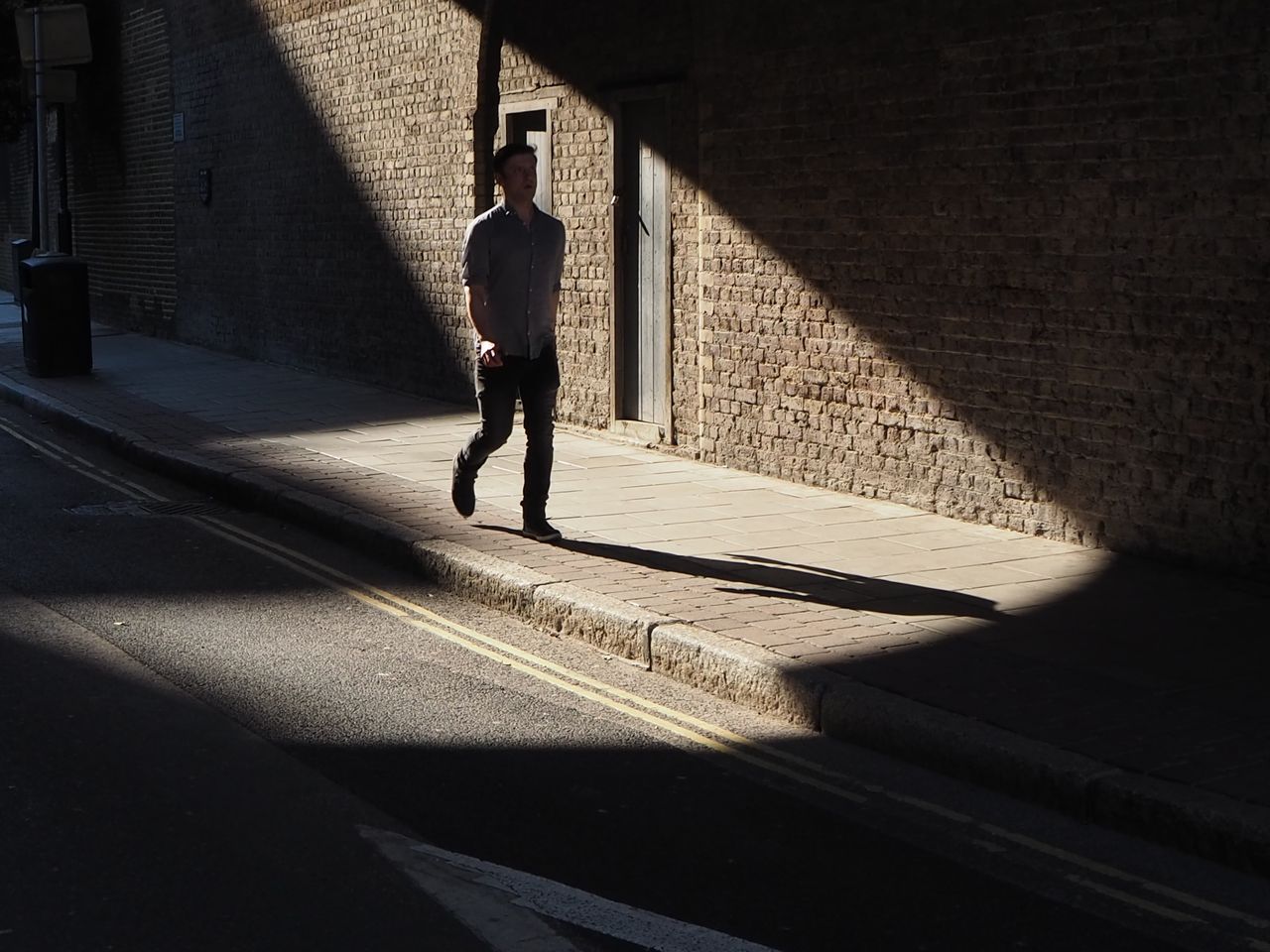 The E-PL9&rsquo;s metering system seemed good at guessing our intentions. The deep shadows and silhouetted figure were just what we wanted