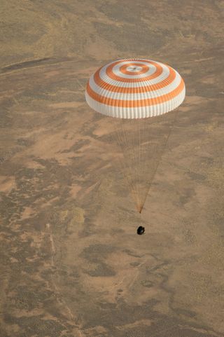 Expedition 36 Crew Descends in Soyuz Spacecraft