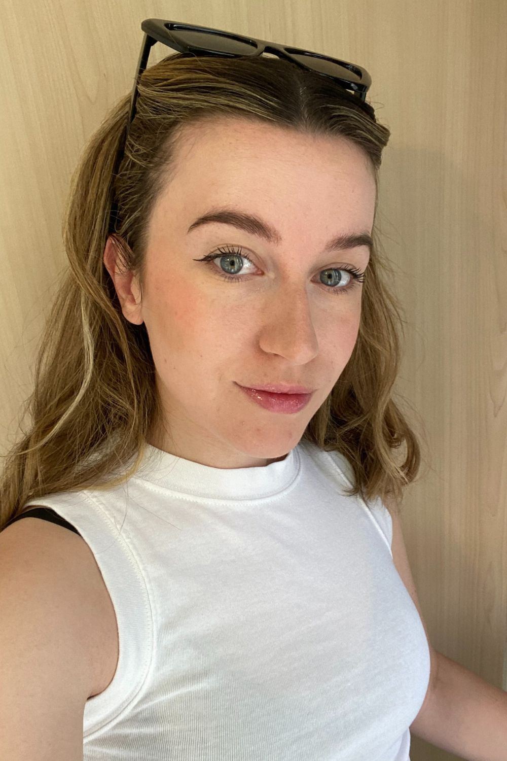 Grace Lindsay testing the Dior Rosy Glow blush