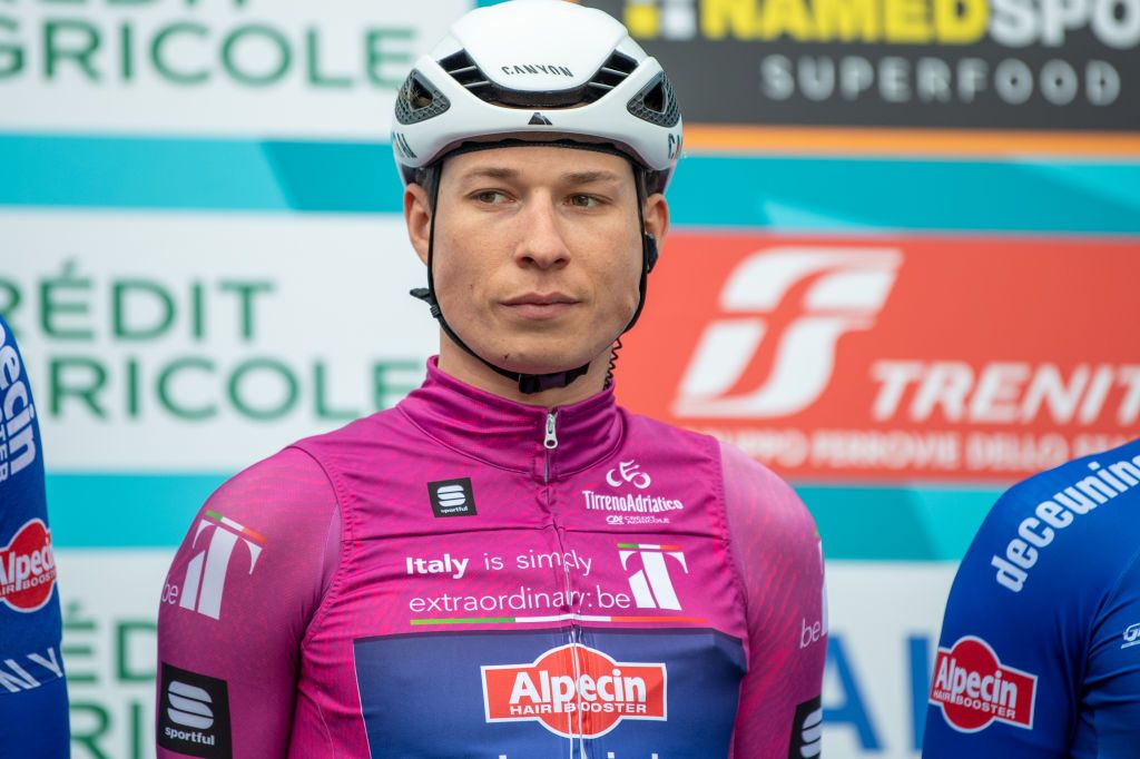 Il belga Jasper Philipsen e il Team AlpecinDeceuninck con la maglia viola Sprint durante la quarta tappa di 218 km da Greccio a Tortoreto 229m il 09 marzo 2023 a Greccio Italia Photo by Riccardo FabiNurPhoto via Getty Images