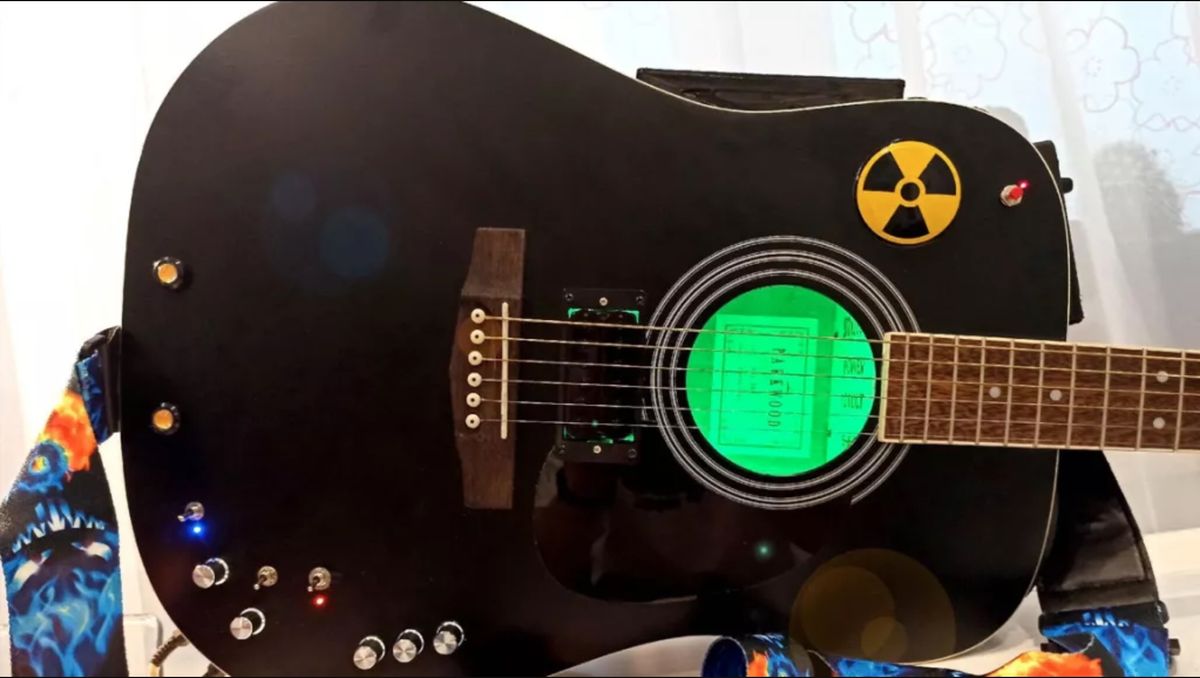 This mindboggling acoustic has an onboard Raspberry Pi computer