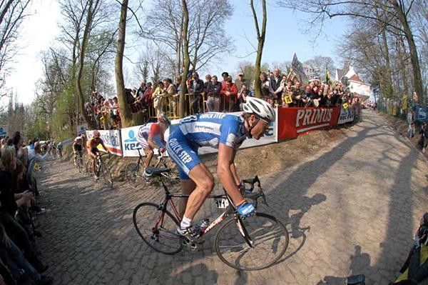 Marc Lotz (Quick.Step) looks for an easier way