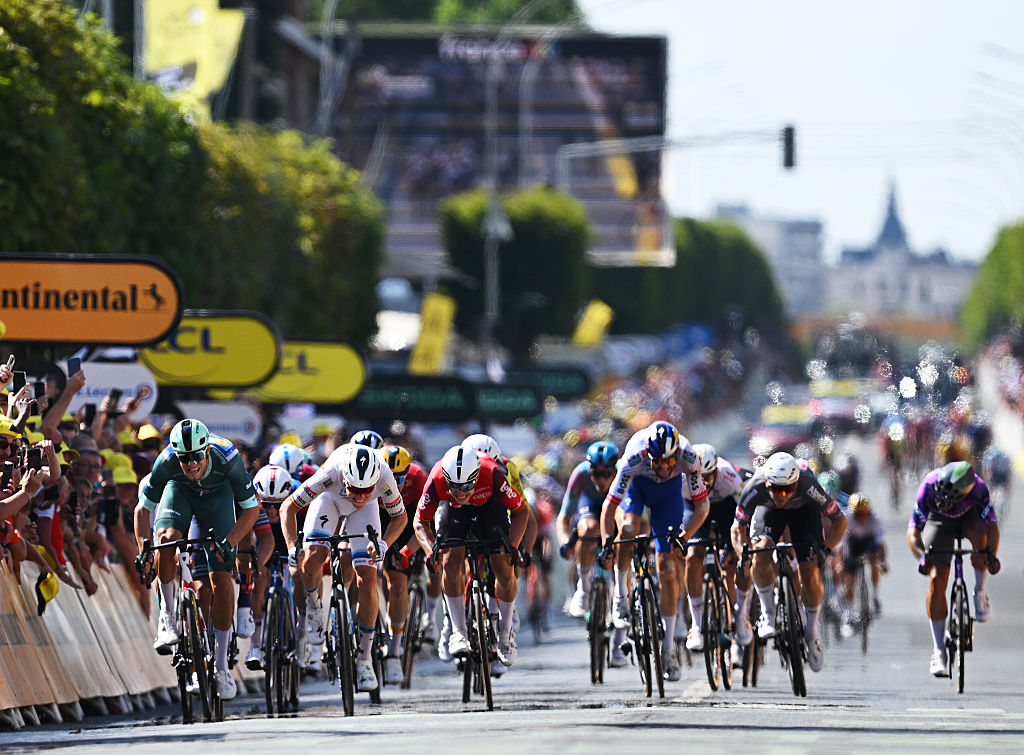 Tour de France sprint finish in full flow