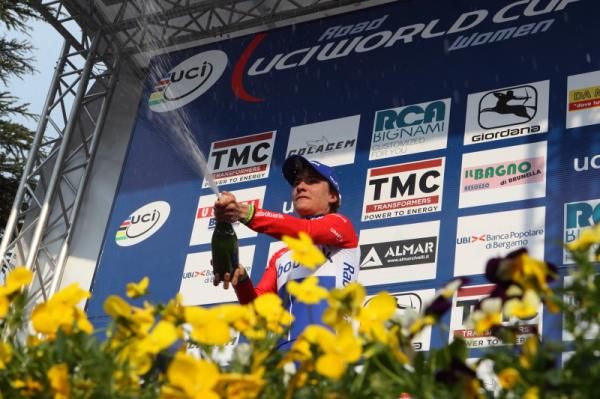 Maxmimum points from two rounds of the World Cup - Marianne Vos (Rabo Women) celebrates