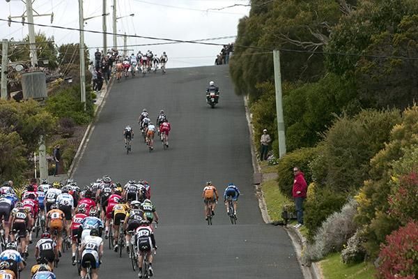 The tour head up the climb on the back of the course in Devonport.