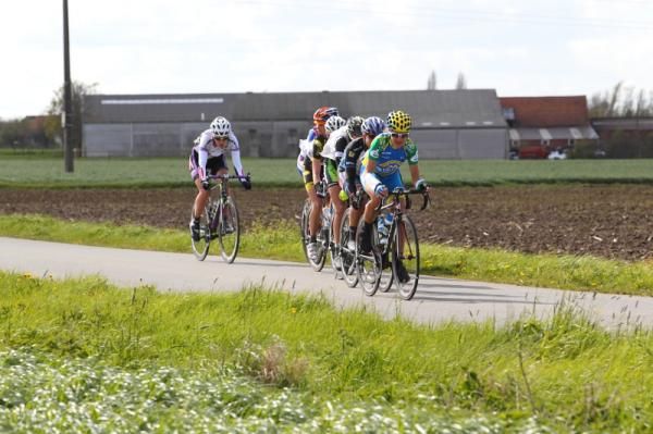 Sharon Laws (AA Drink) leads a small group ahead of the chase bunch