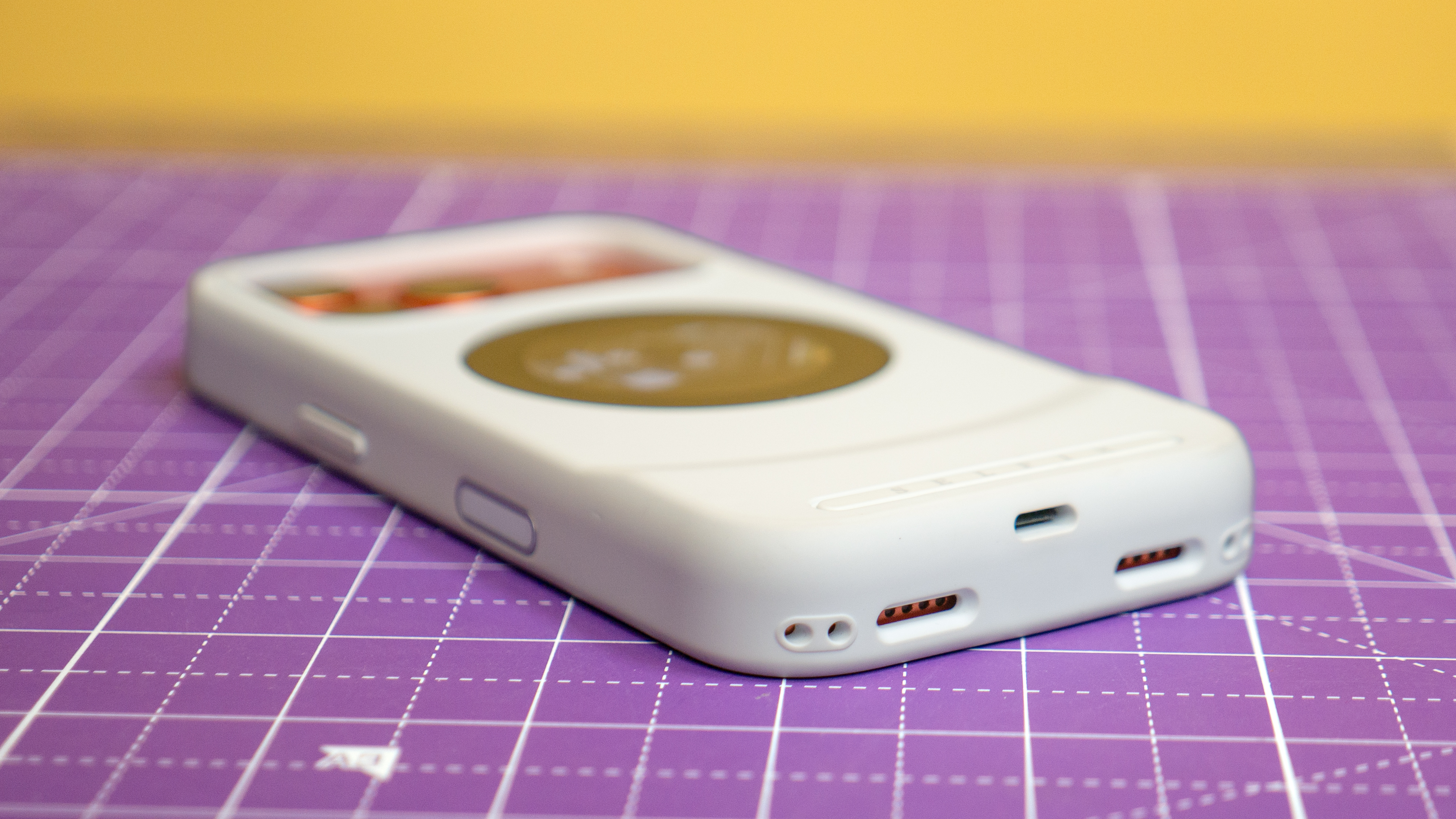 Dockcase Selfix on iPhone 17 Pro.