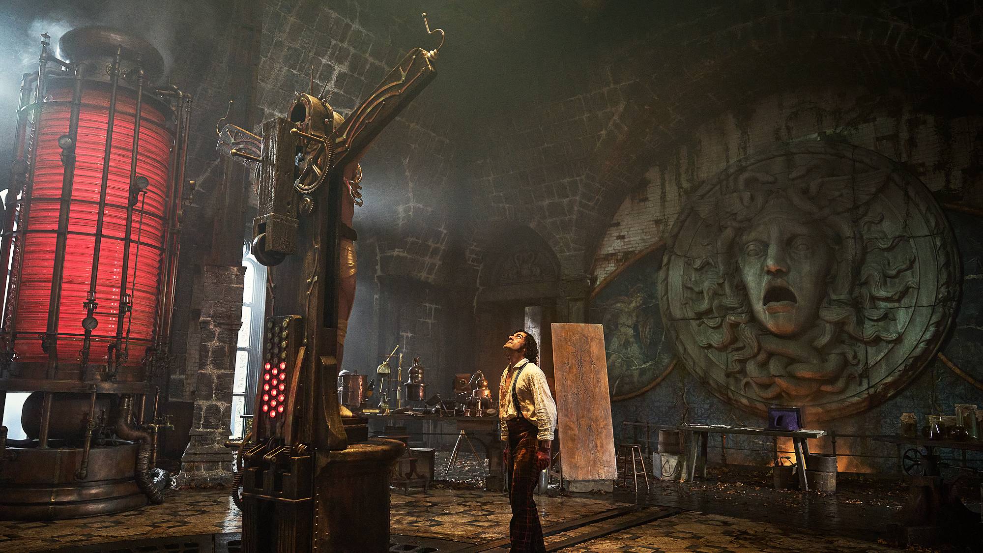 Oscar Isaac as Victor Frankenstein in "Frankenstein" on Netflix