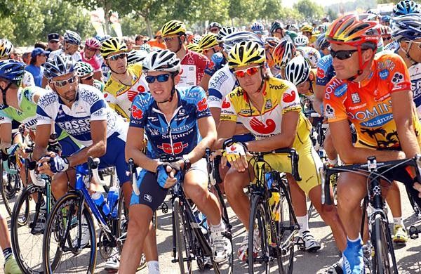 Isidro Nozal (Liberty Seguros) sits on the line in anticipation