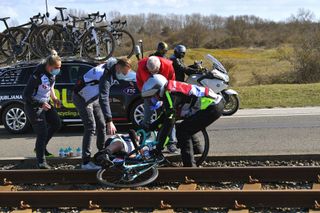 Crashes and crosswinds wreak havoc at Brugge-De Panne