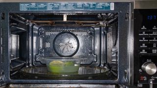 How to clean a microwave with lemons