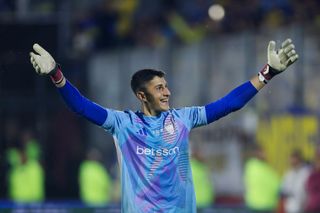 Leandro Brey of Boca Juniors celebrates after saving a penalty in the shootout during the Copa Argentina Quarter-final match between Boca Juniors and Gimnasia y Esgrima La Plata at Estadio Marcelo Bielsa on October 23, 2024 in Rosario, Argentina.