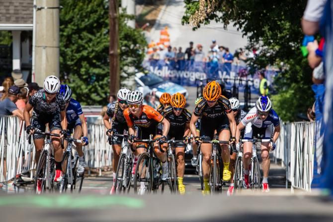 The main women&rsquo;s field chasing up the climb