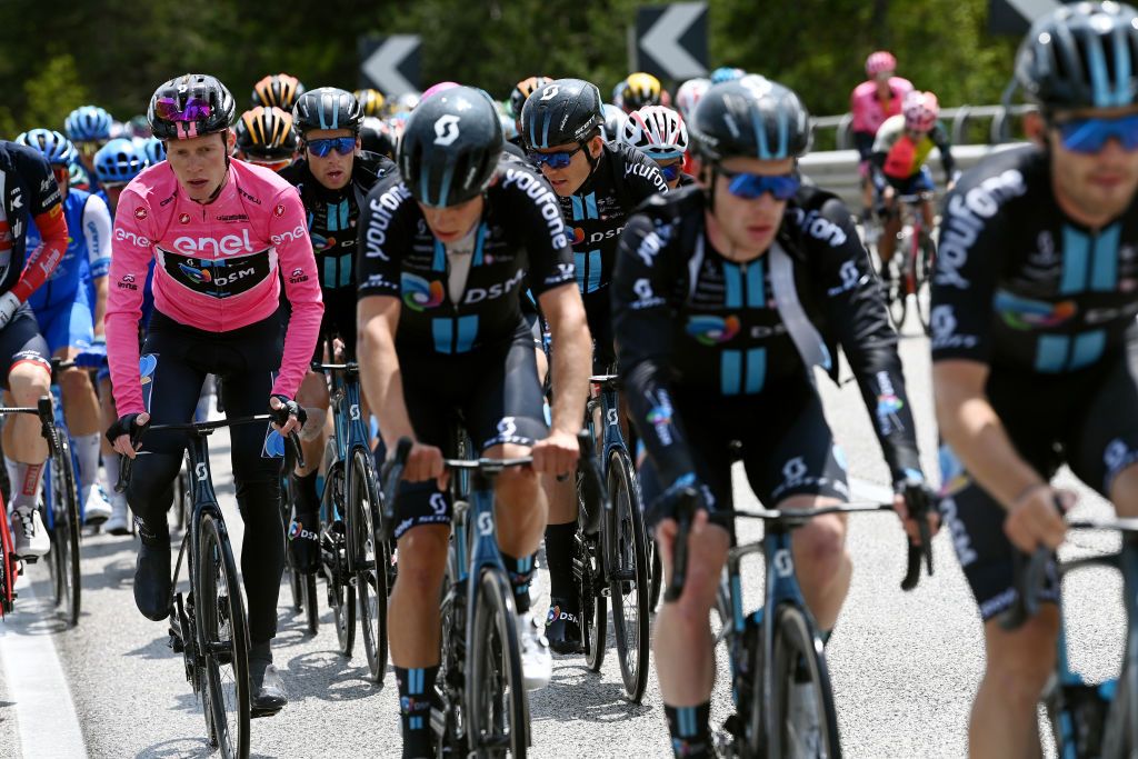 Andreas Leknessund is protected by his Team DSM teammates