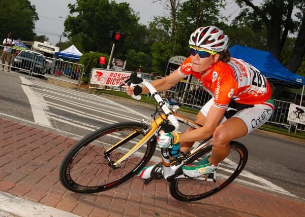 Theresa Cliff-Ryan (Colavita/Forno d'Asolo p/b Cooking Light) rounds a corner.