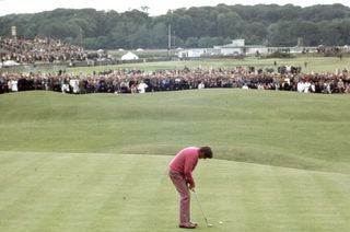 Doug Sanders hits his putt at the Open in 1970